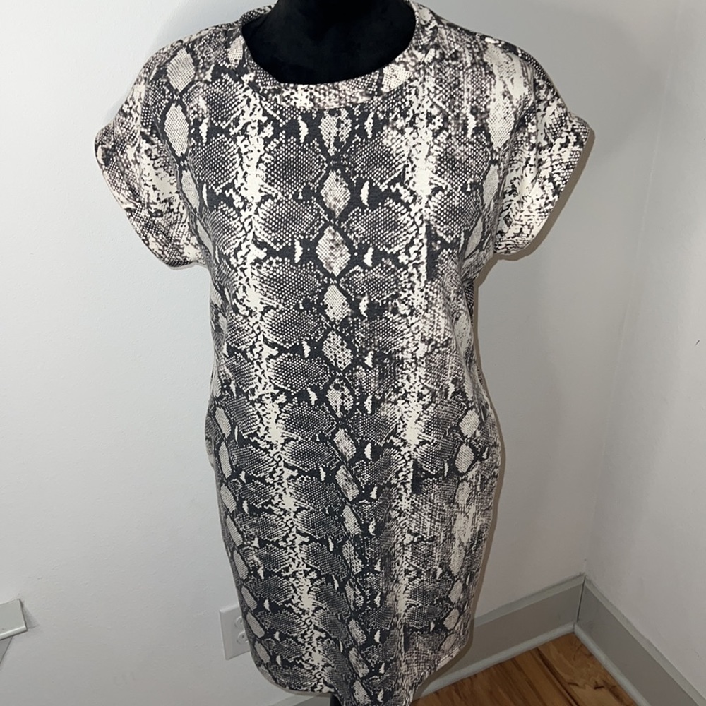 First Love dresses snake print shift dress suede pockets short sleeves Sz S